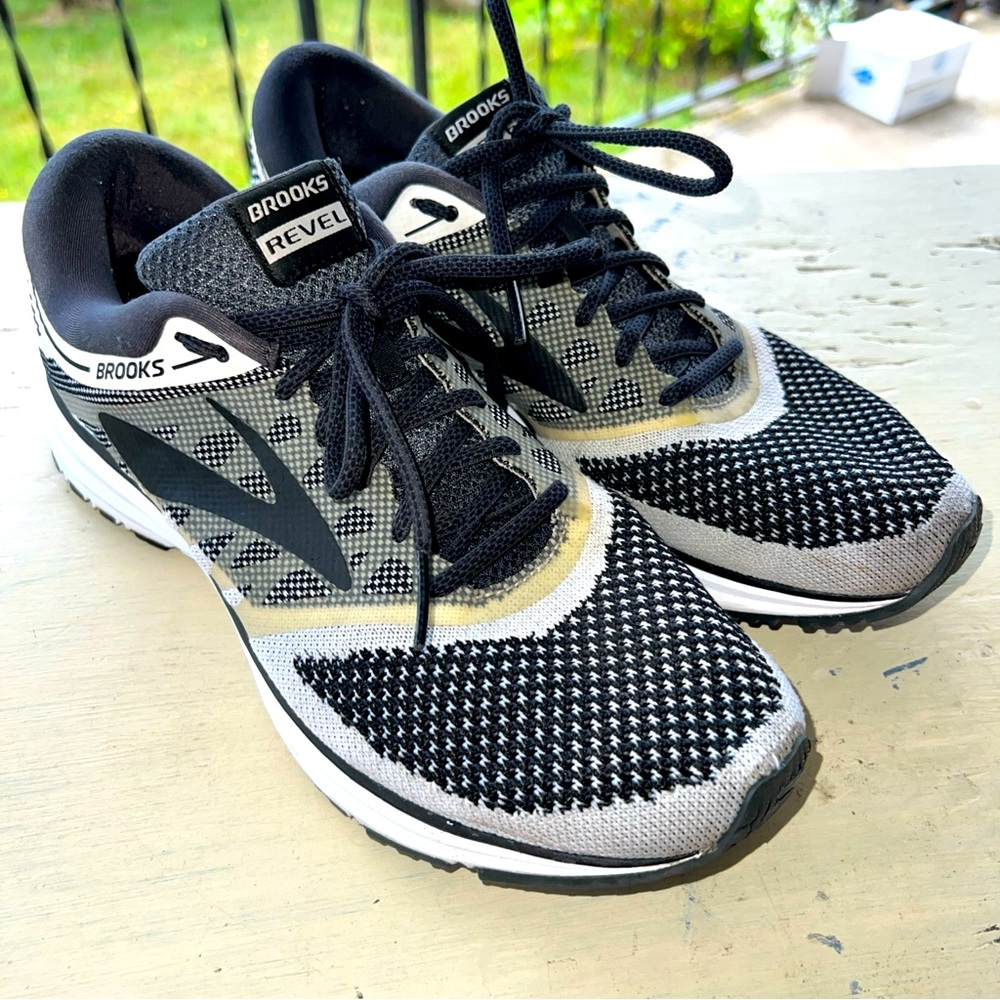 Brooks Revel Men's Running Shoes Size 10D (Medium) Black White *See description